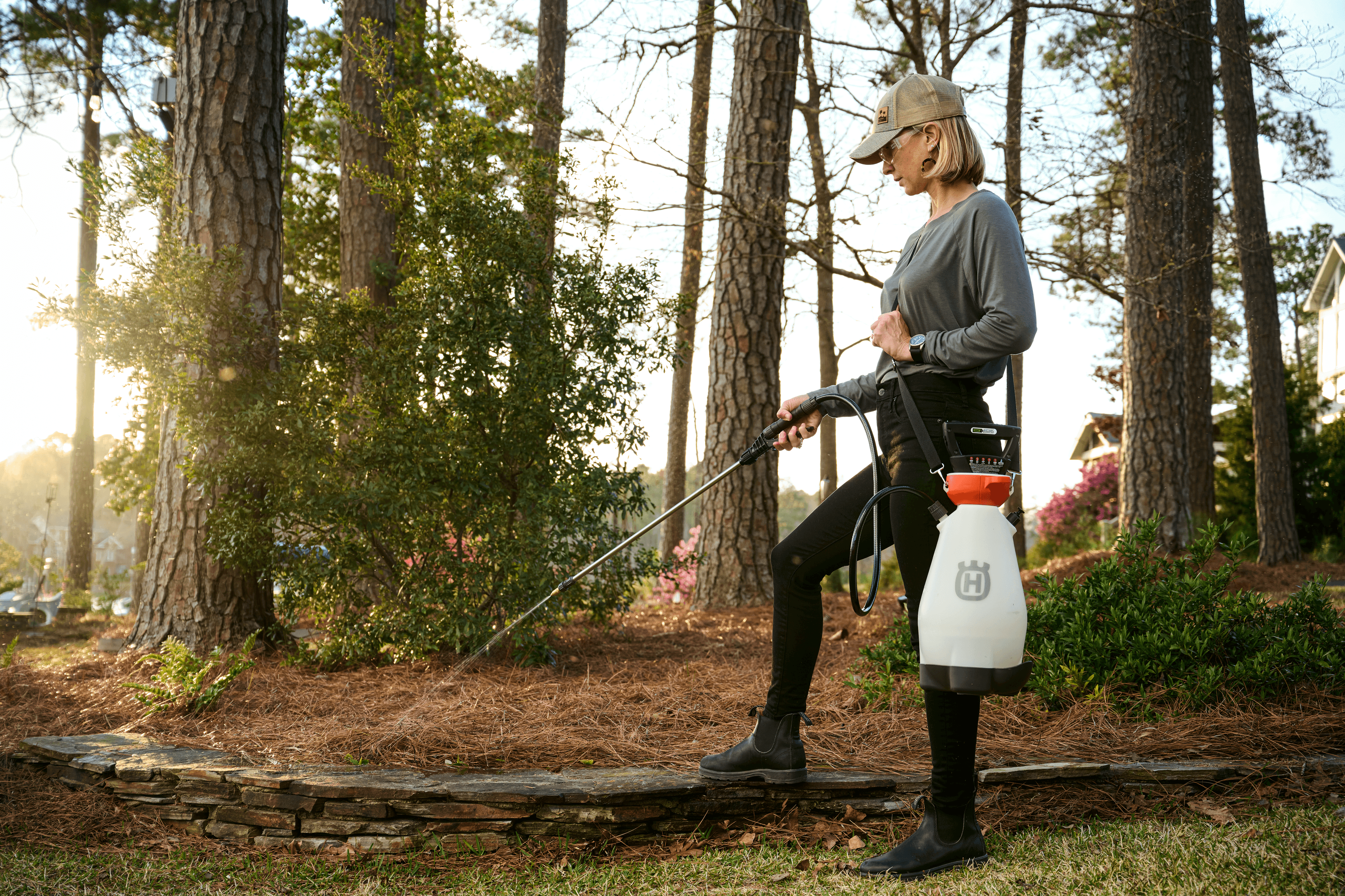 8 Litre Battery Handheld Sprayer image 2